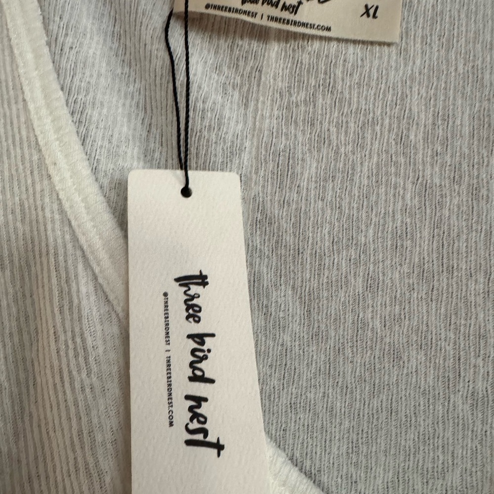 Three Bird Nest White Flowy Tank Top - Picture 2 of 3